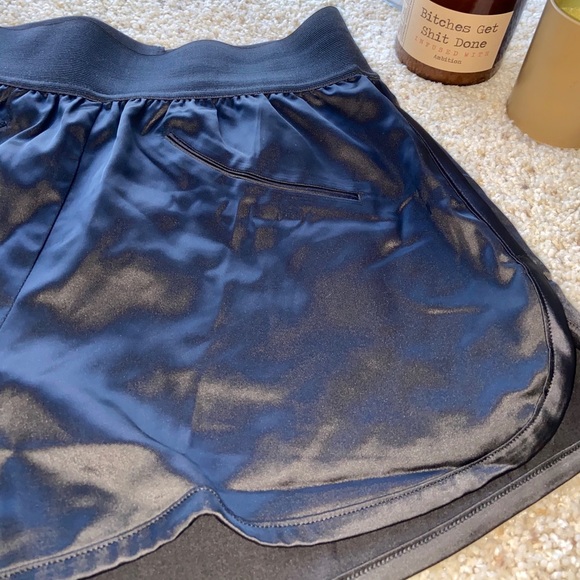 Brand new satin boxing shorts high waisted black - Picture 3 of 3